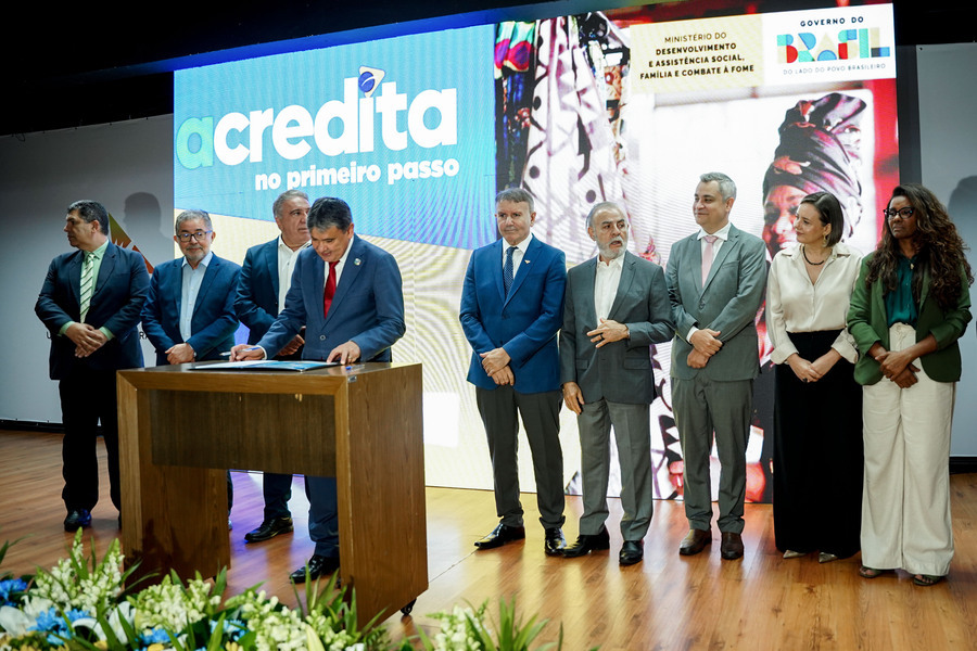 Lançamento dos dois programas ocorreu no auditório do Palácio Araguaia, com a presença de autoridades (Foto: Rafael Batista/DPE-TO)